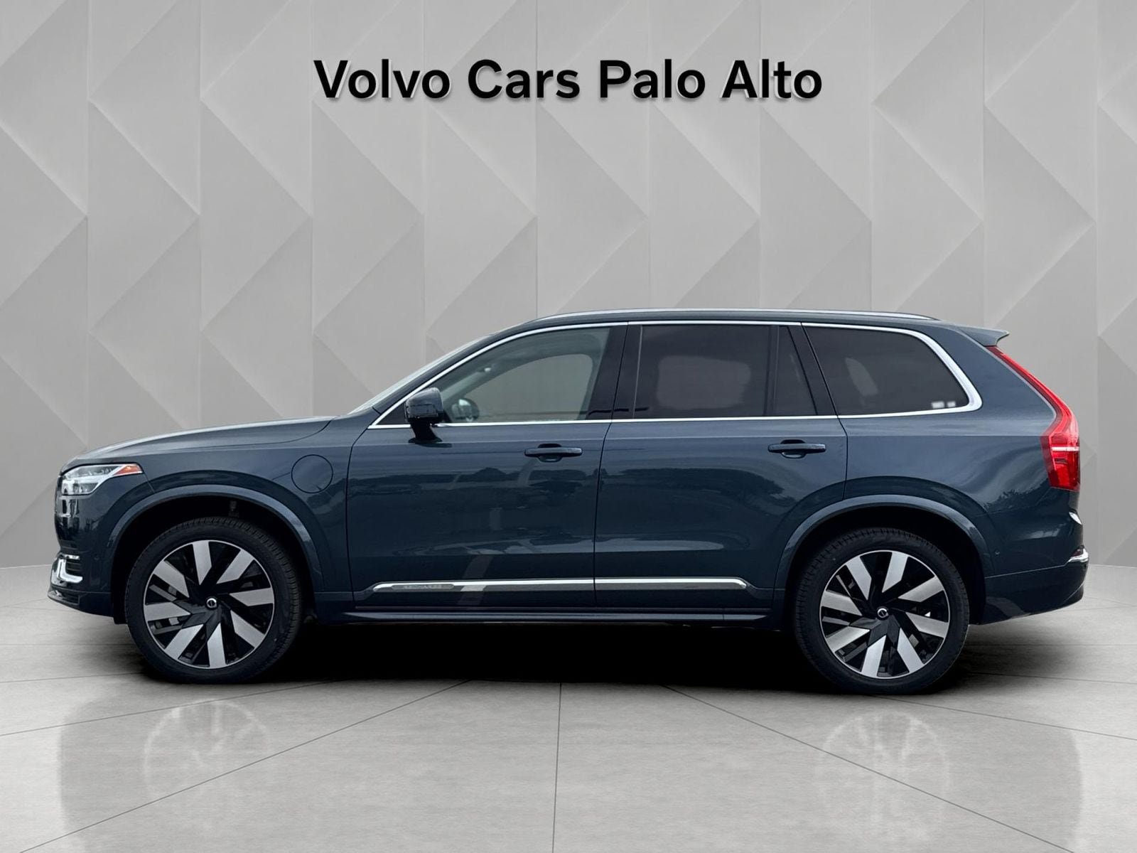 Certified 2023 Volvo XC90 T8 Ultimate AWD/4WD image 7