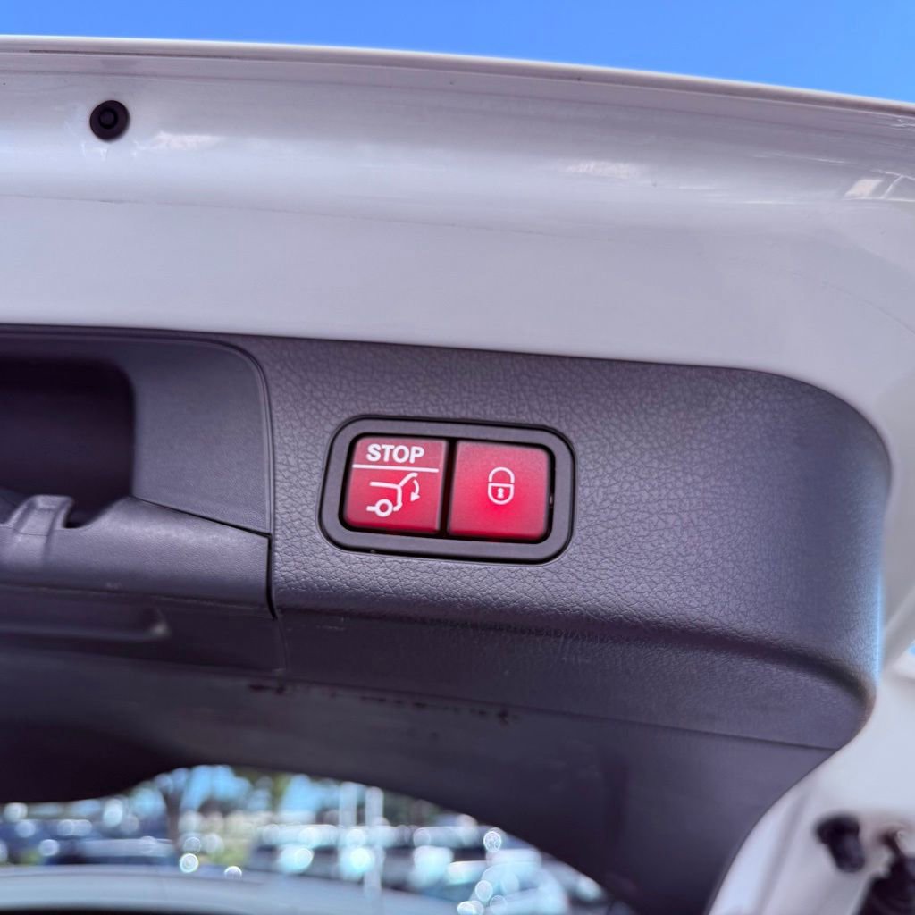 Used 2023 Mercedes-Benz GLB 250 image 32