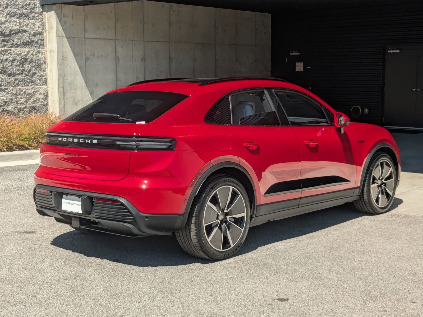 New 2026 Porsche Macan 4 Electric AWD/4WD image 9