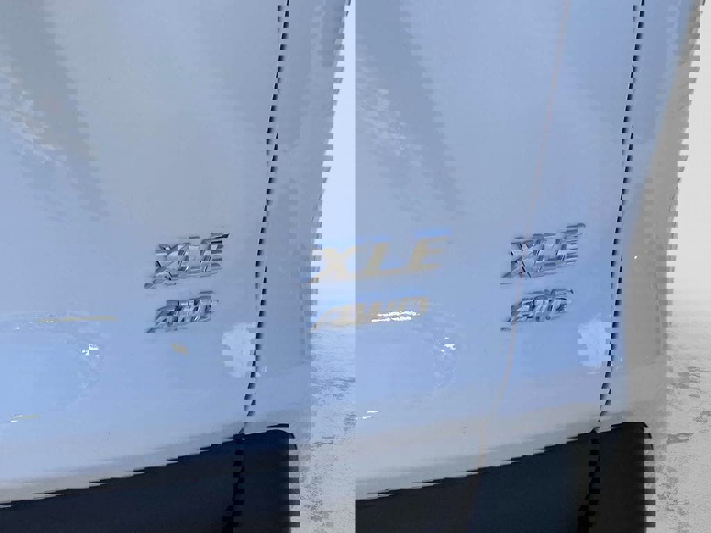 Used 2024 Toyota RAV4 XLE w/ Convenience Package image 5