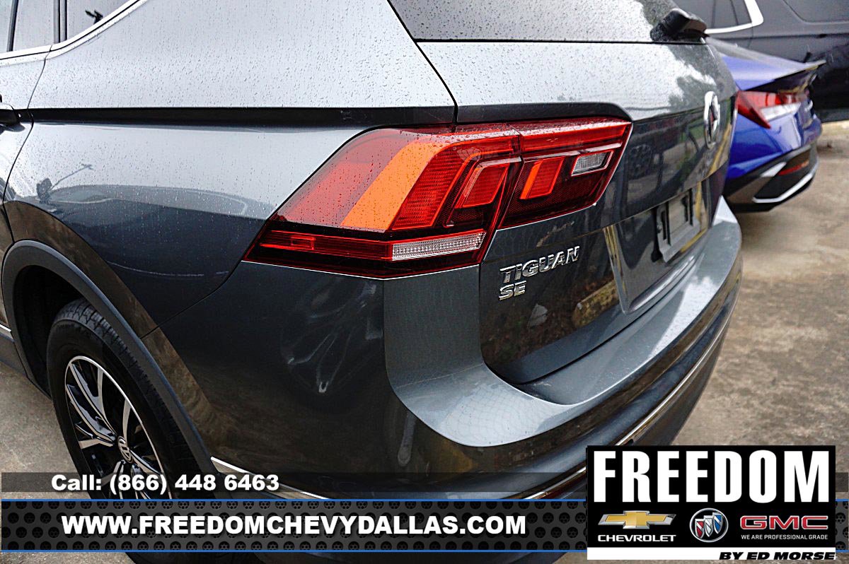 Used 2021 Volkswagen Tiguan SE w/ Panoramic Sunroof Package FWD image 8