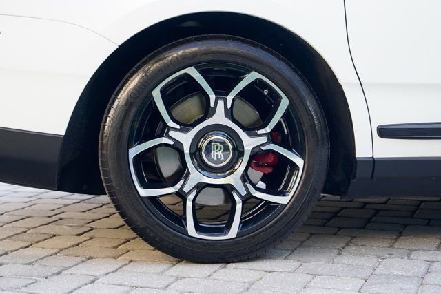 Used 2023 Rolls-Royce Cullinan Black Badge w/ Driver's Package image 30