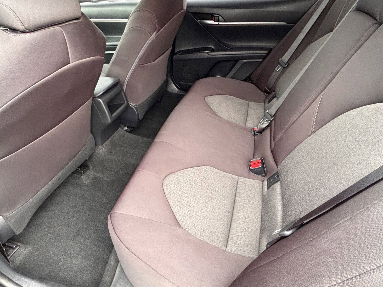 Used 2018 Toyota Camry LE FWD image 16
