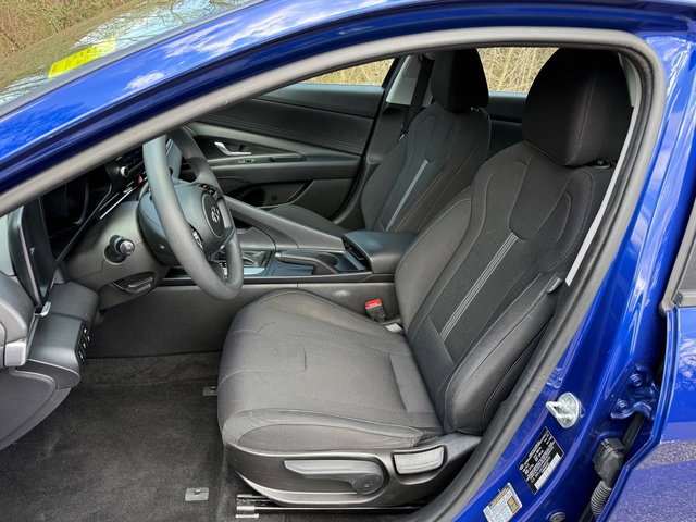 Used 2021 Hyundai Elantra SE image 11