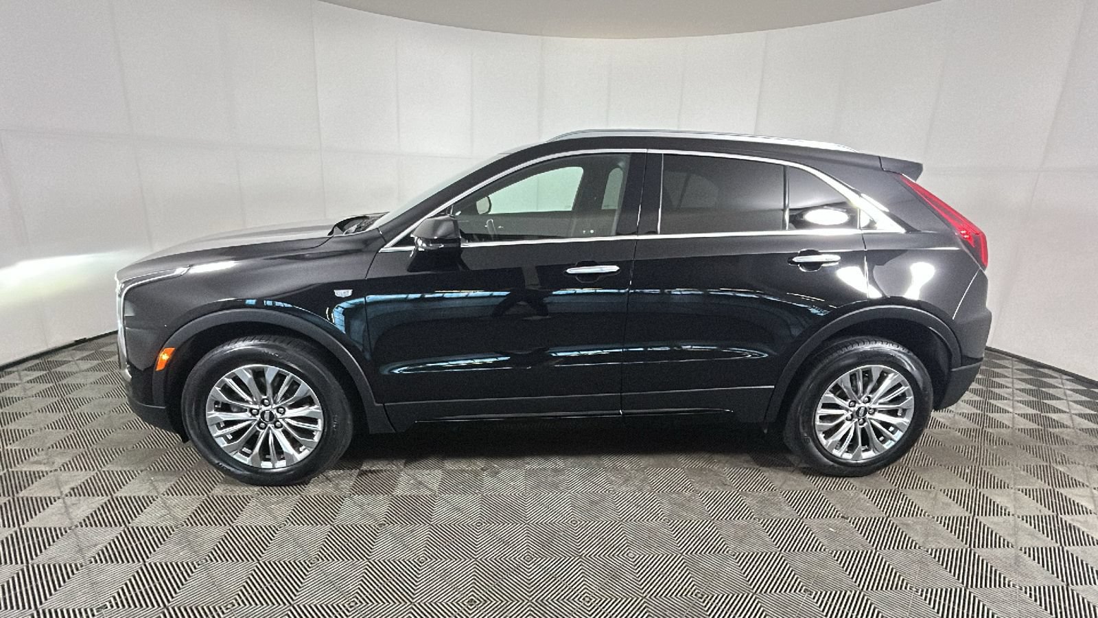 Used 2024 Cadillac XT4 Premium Luxury AWD/4WD image 7