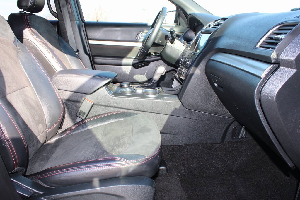 Used 2019 Ford Explorer XLT w/ Equipment Group 202A image 15