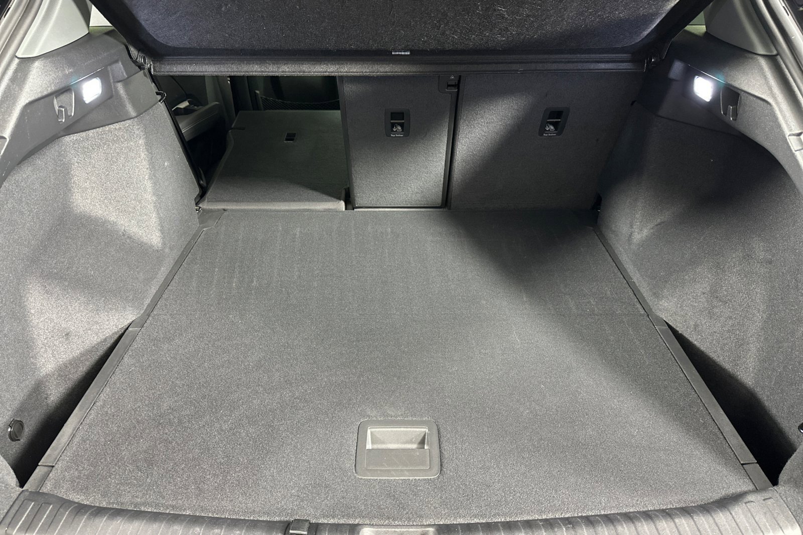 Used 2025 Audi Q4 e-tron Premium Plus image 14