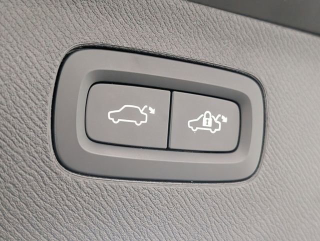 Used 2023 Volvo XC90 T8 Plus w/ Protection Package Premier image 30