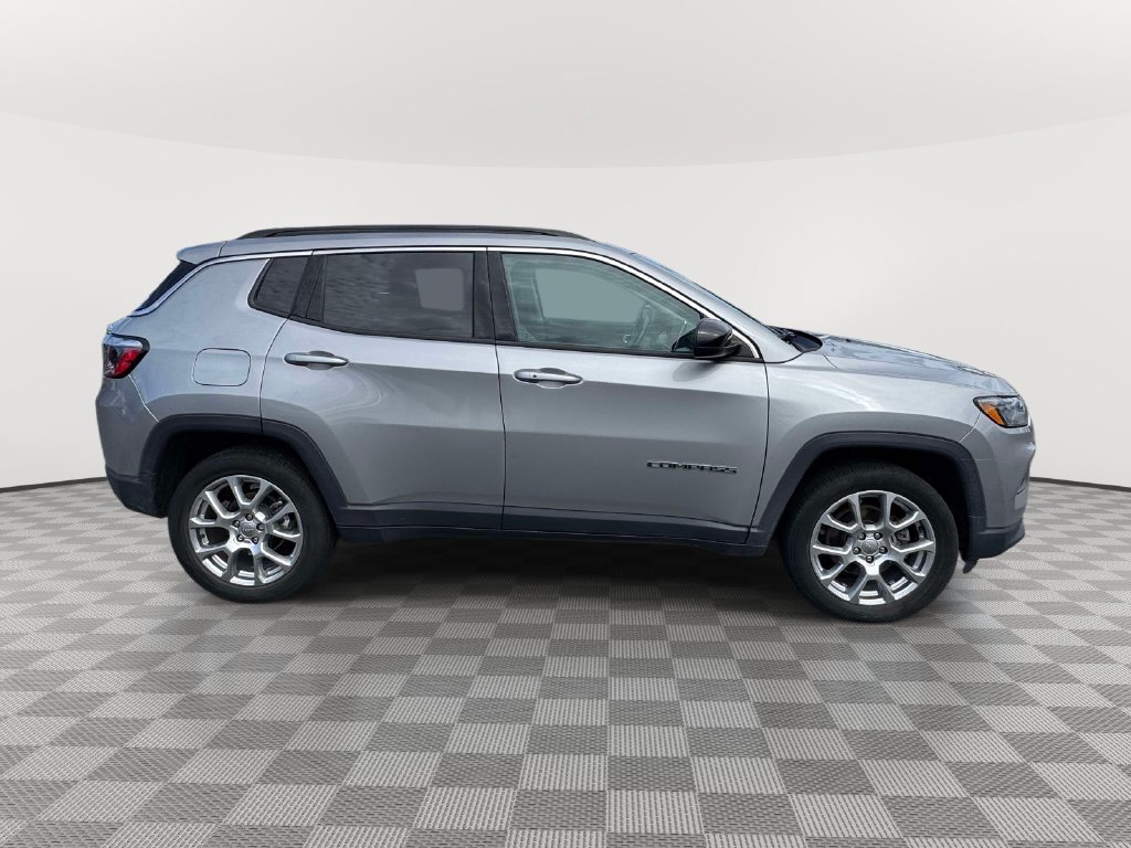Used 2022 Jeep Compass Latitude AWD/4WD image 6