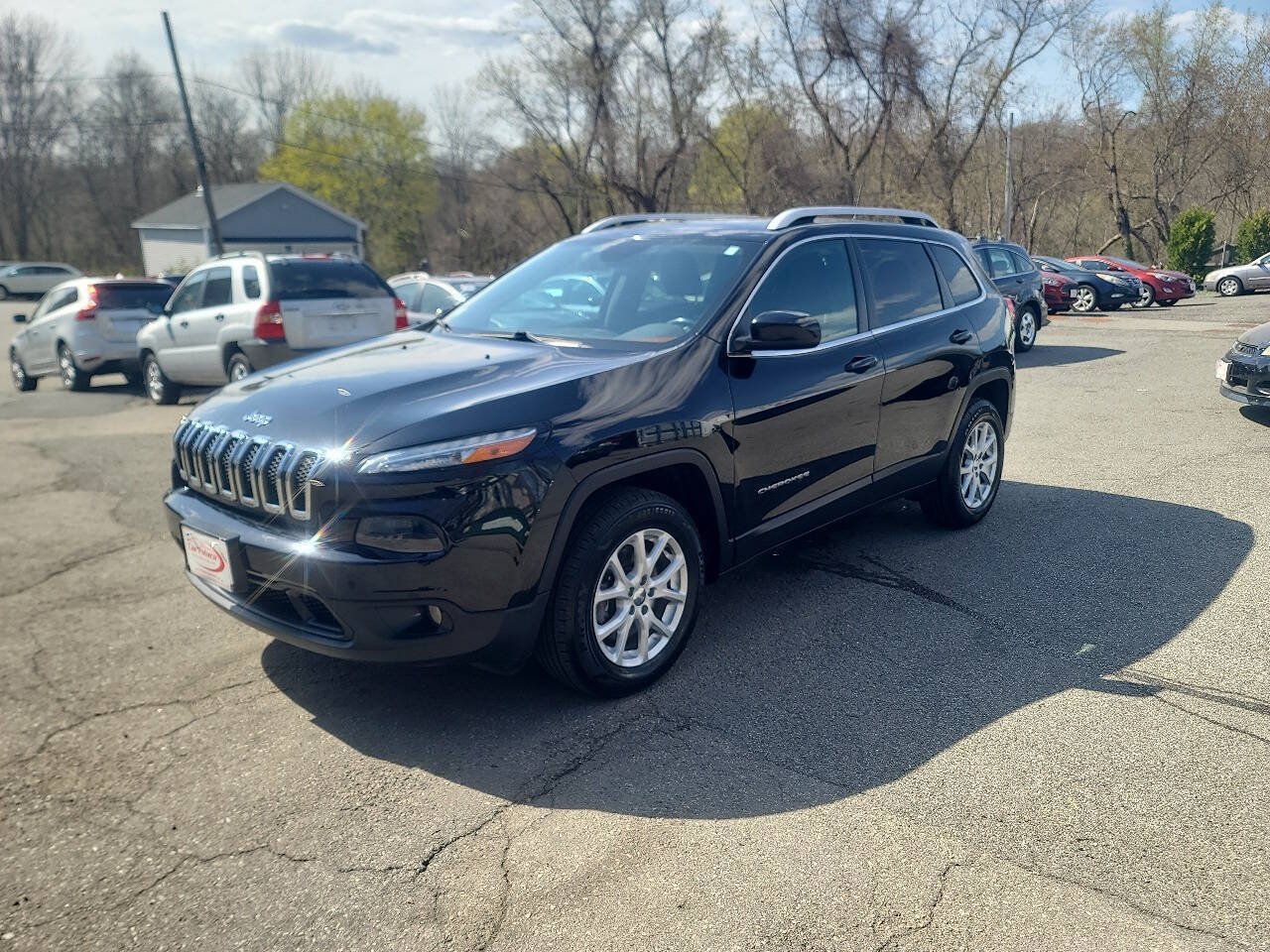 Used 2018 Jeep Cherokee Latitude Plus w/ Cold Weather Group AWD/4WD image 4