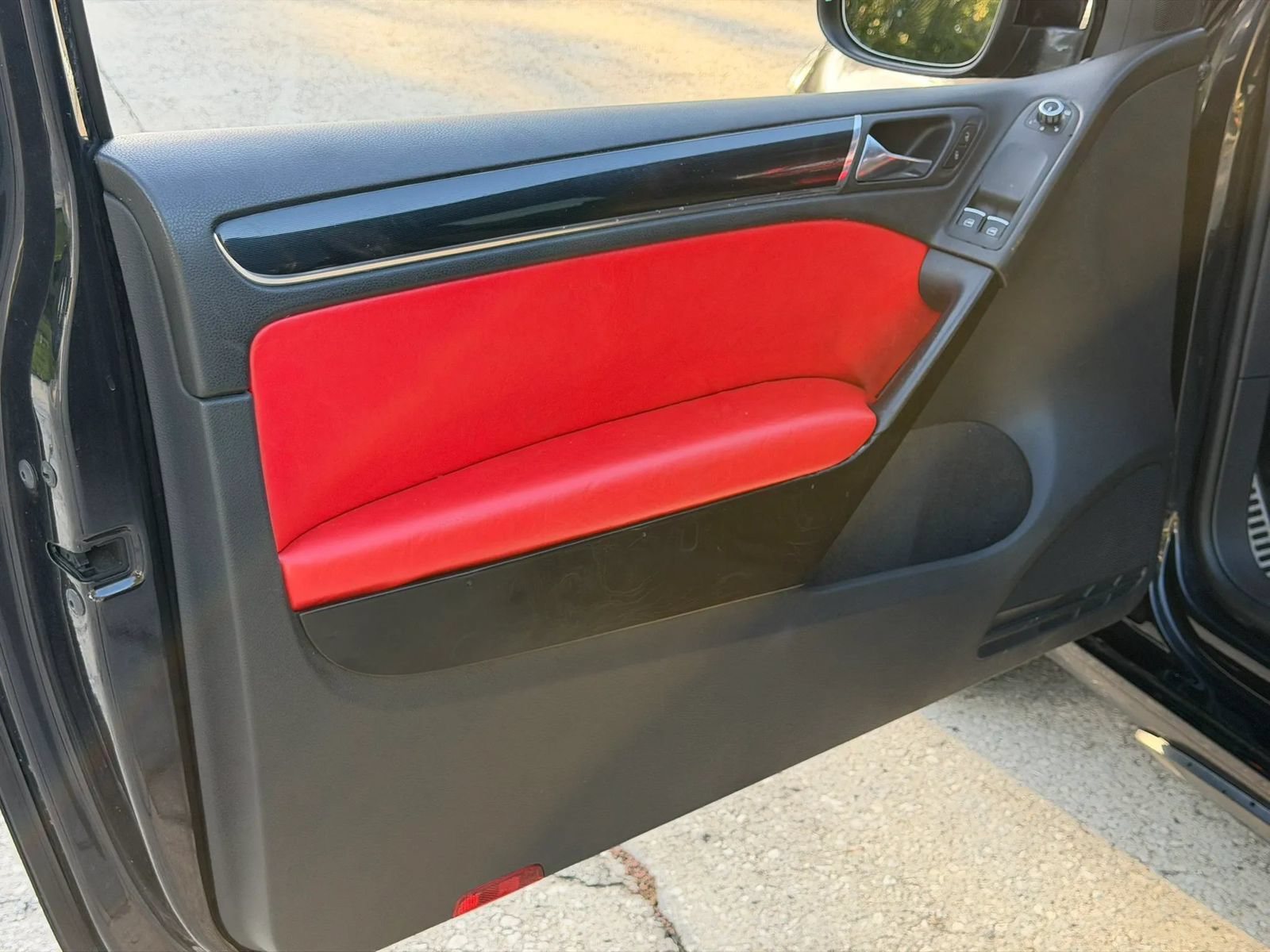 Used 2010 Volkswagen GTI 2-Door FWD image 11