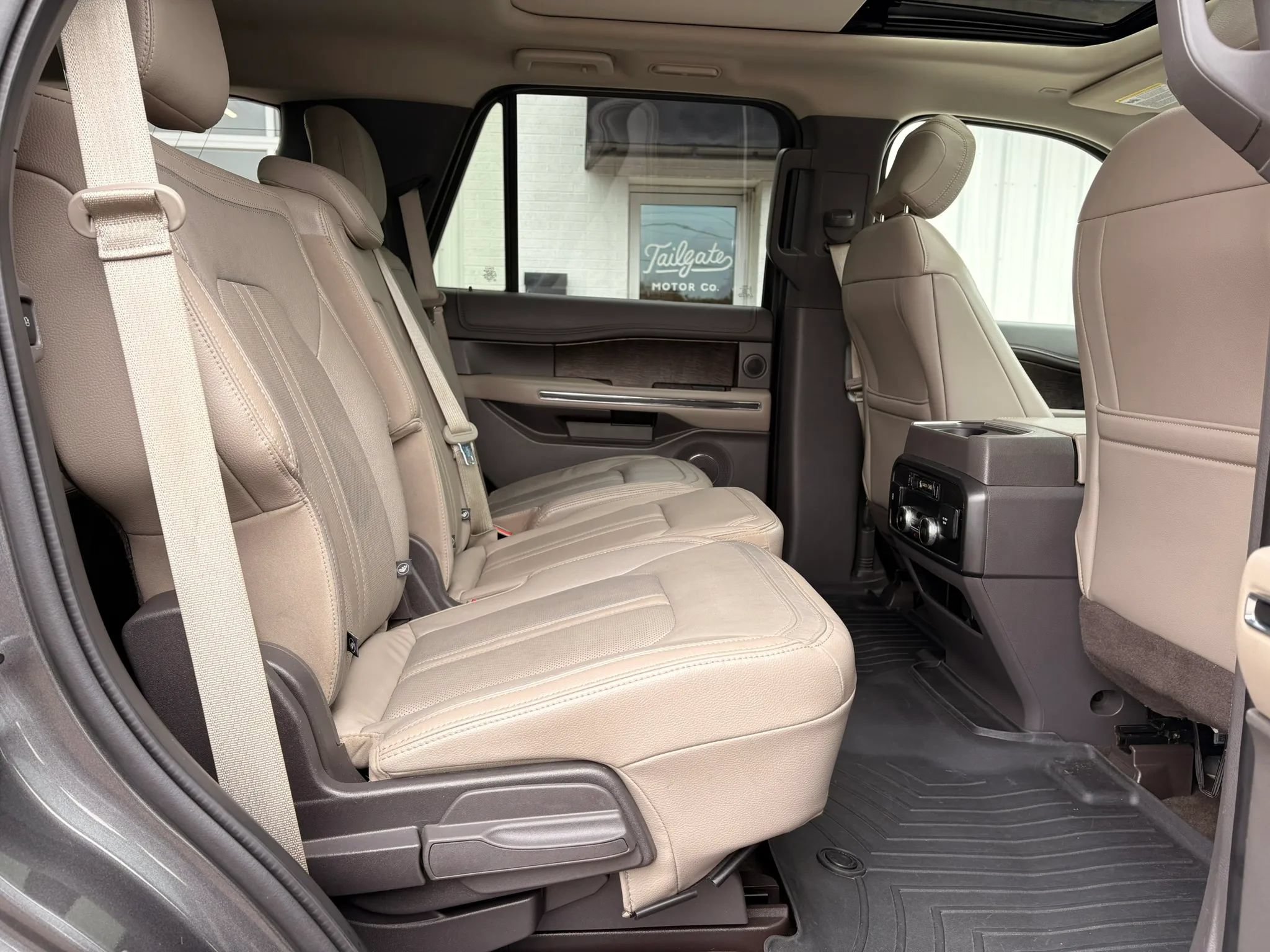 Used 2019 Ford Expedition Limited w/ Special Edition Package AWD/4WD image 10