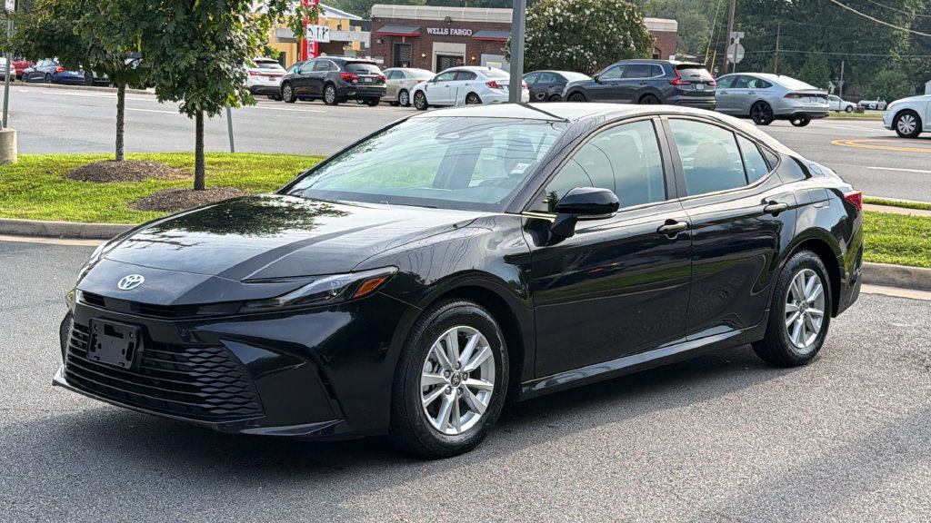 Used 2025 Toyota Camry LE FWD image 2