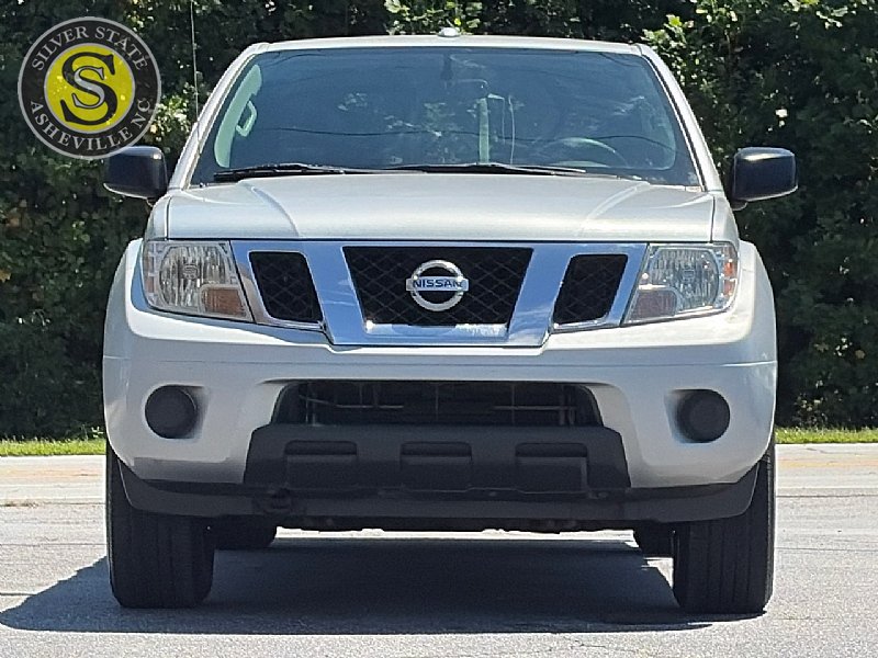 Used 2015 Nissan Frontier SV AWD/4WD image 2