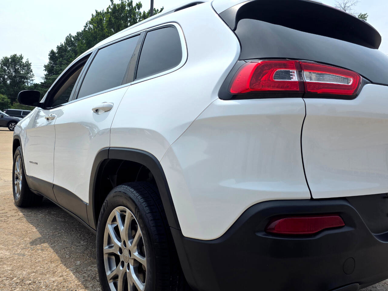 Used 2018 Jeep Cherokee Latitude Plus image 15
