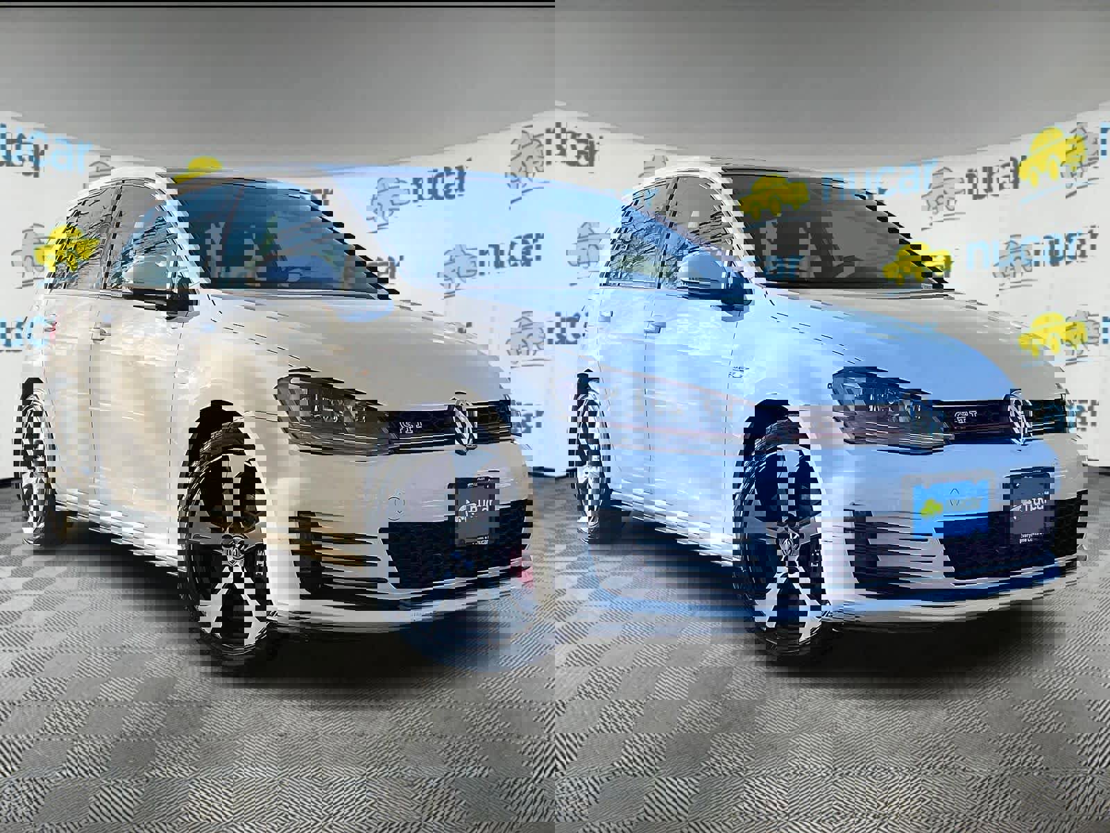 Used 2017 Volkswagen GTI SE image 1