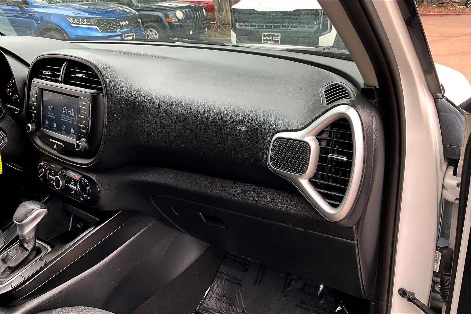 Used 2021 Kia Soul LX FWD image 17