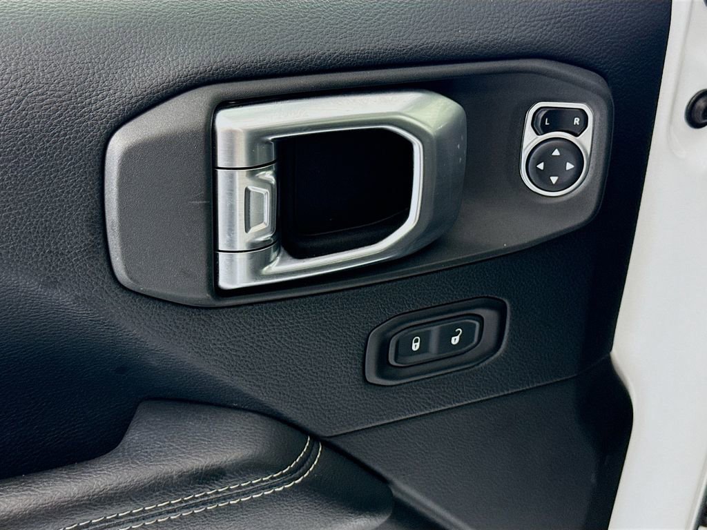 Used 2019 Jeep Wrangler Unlimited Sahara image 23
