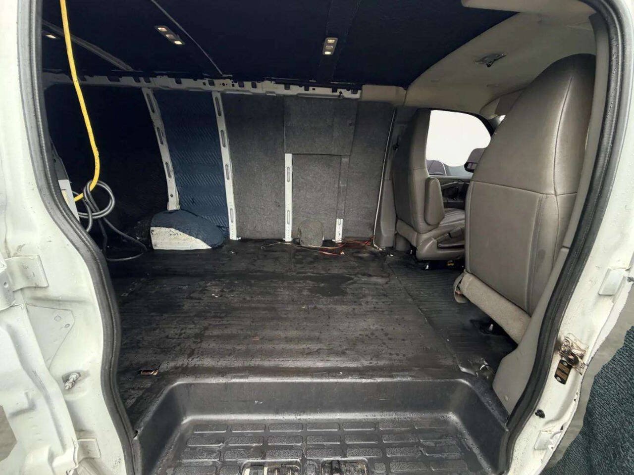 Used 2018 Chevrolet Express 2500 RWD image 11