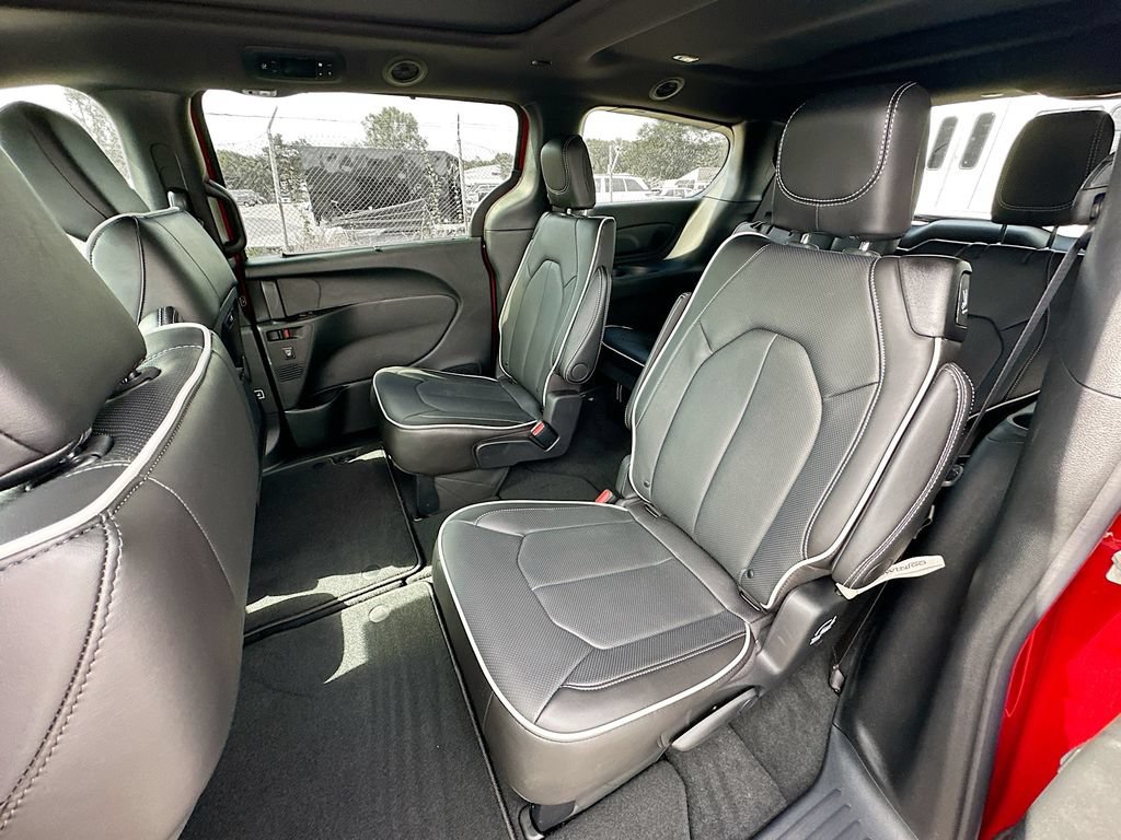New 2027 Chrysler Pacifica Limited FWD image 32