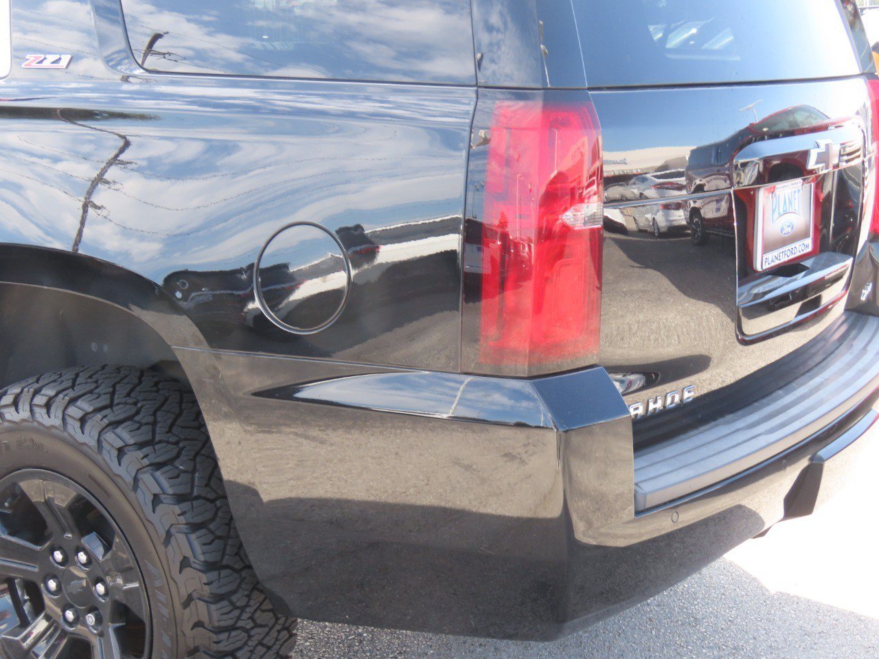 Used 2018 Chevrolet Tahoe LT w/ Z71 Midnight Edition AWD/4WD image 16