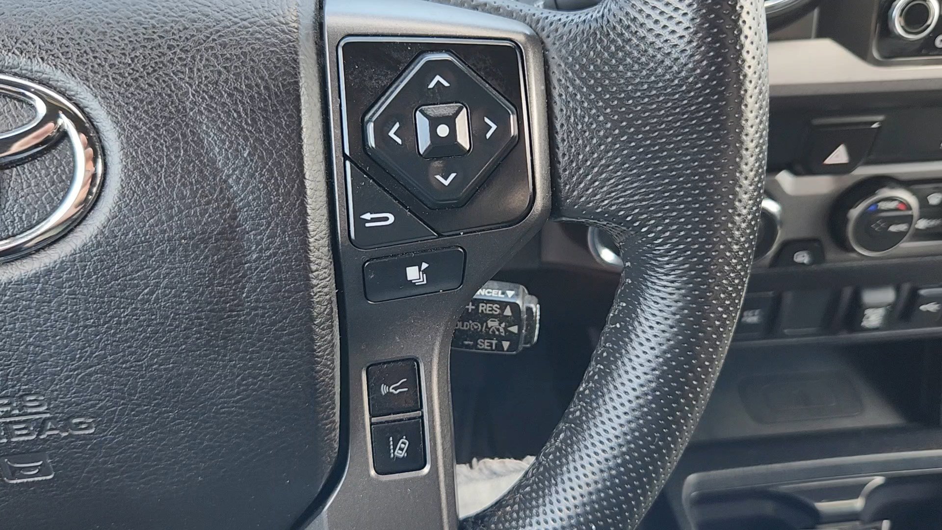 Used 2021 Toyota Tacoma TRD Off-Road AWD/4WD image 13