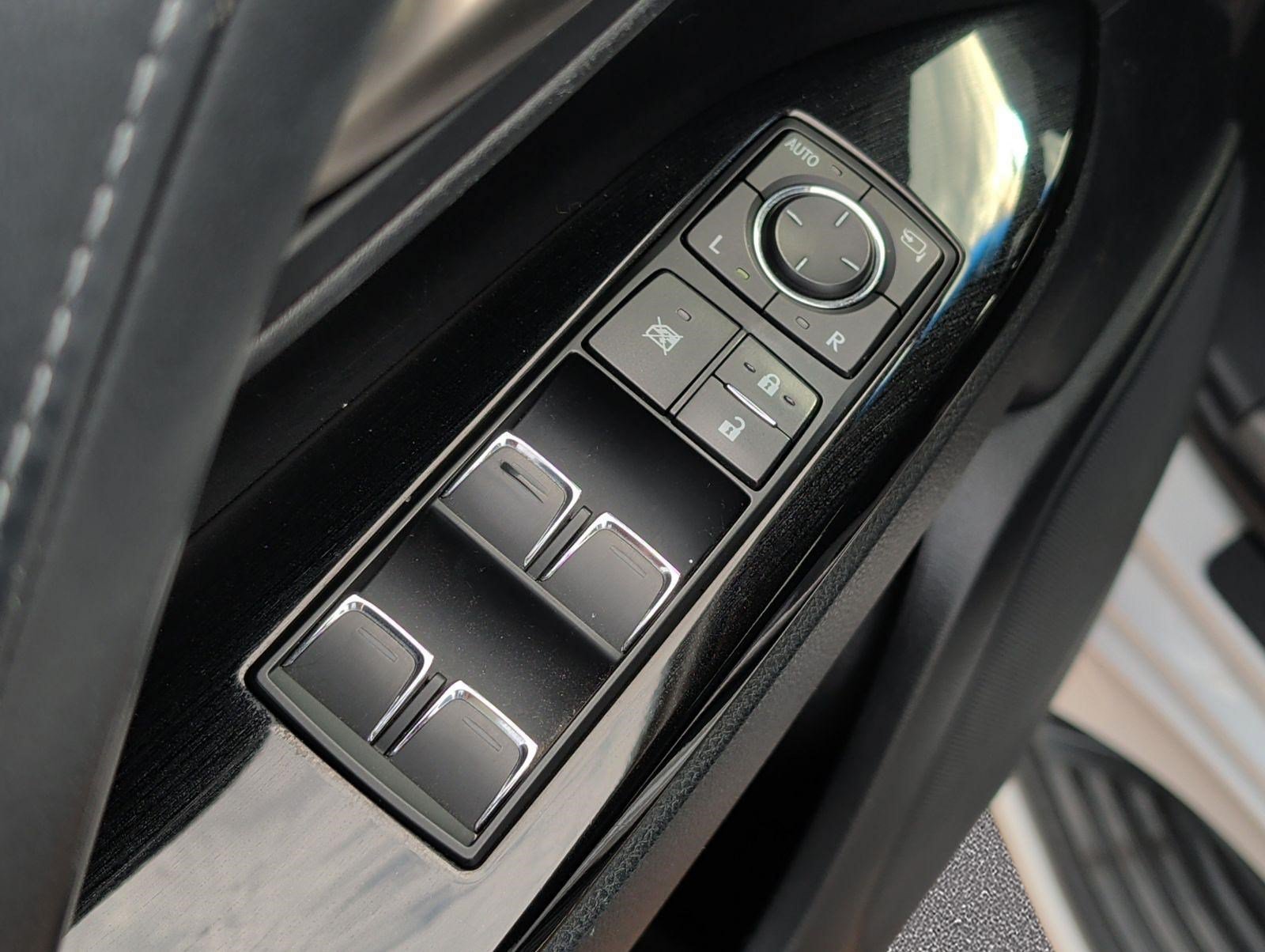 Used 2019 Lexus LX 570 4WD w/ Luxury Package image 9