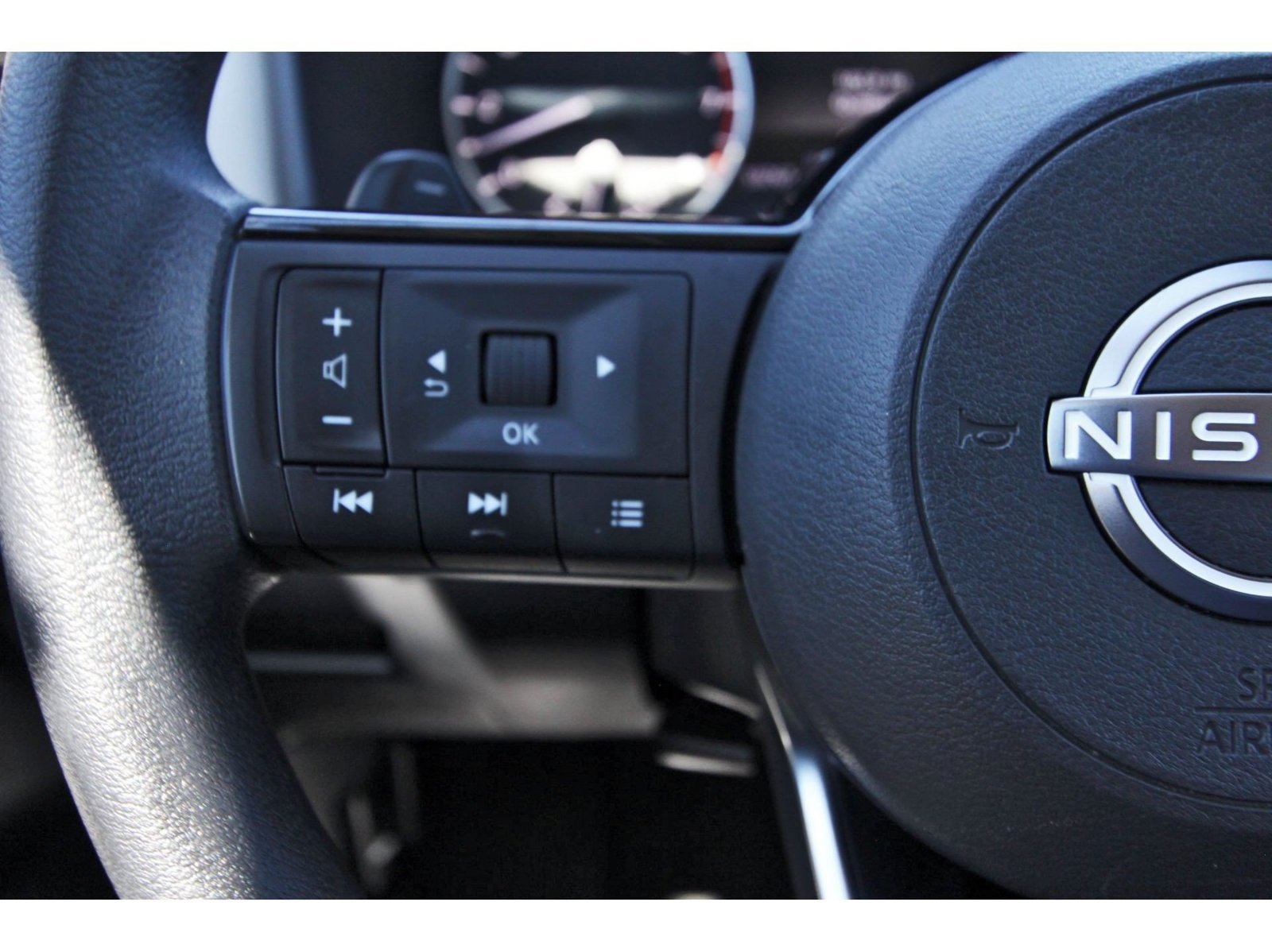 Certified 2023 Nissan Rogue SV FWD image 19