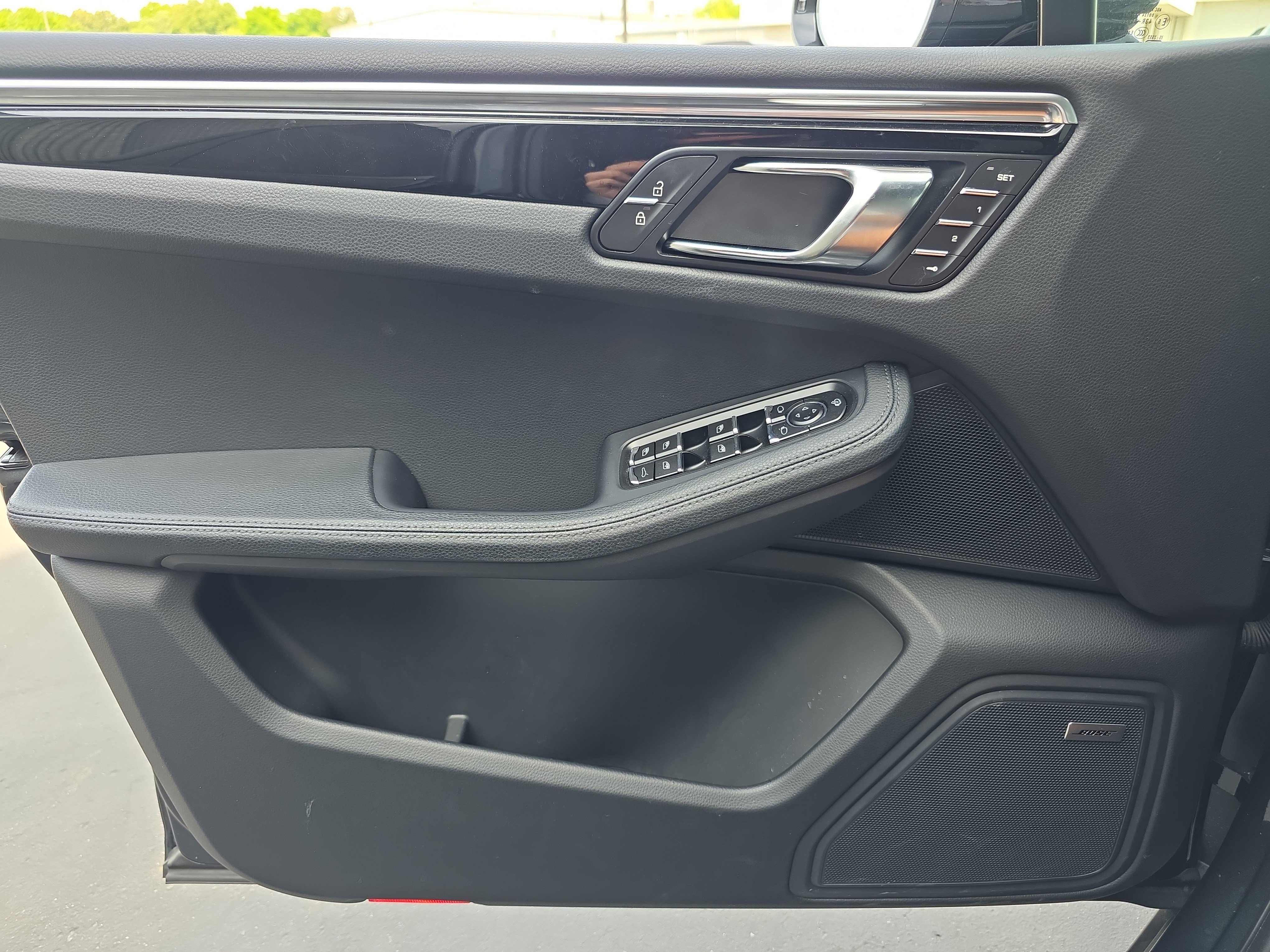 Used 2026 Porsche Macan AWD/4WD image 18