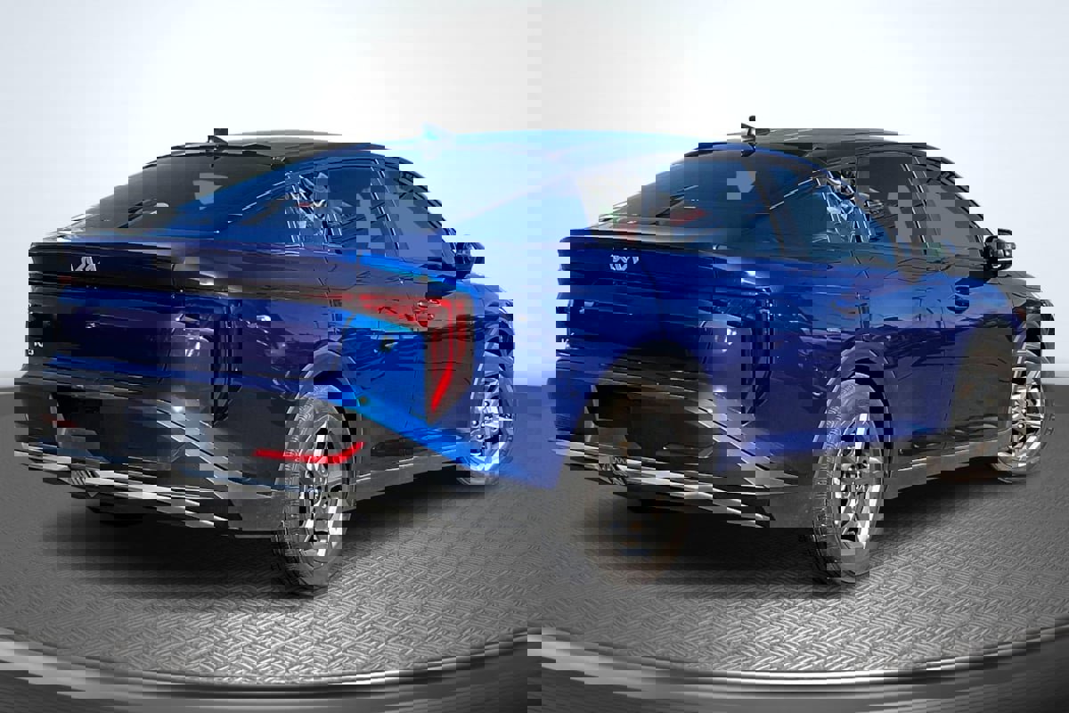 Used 2025 Kia K4 LXS image 8