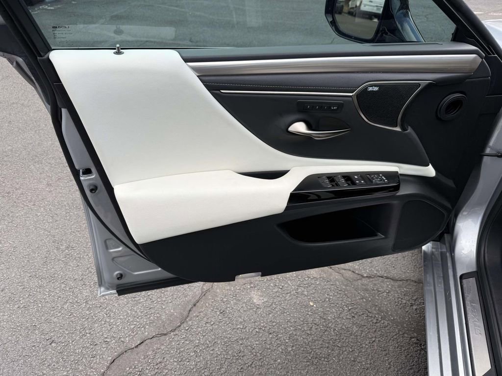 Used 2024 Lexus ES 300h F Sport w/ Accessory Package (Z2) image 14