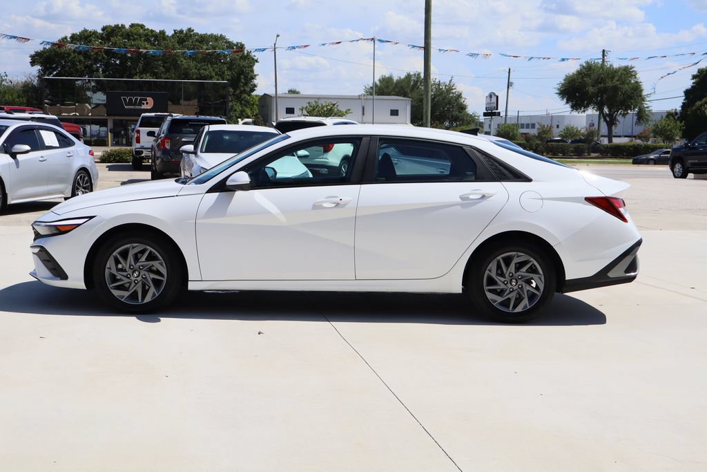 Used 2024 Hyundai Elantra SEL FWD image 6