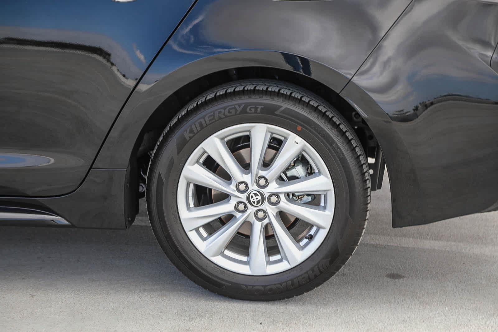 Used 2026 Toyota Corolla LE w/ LE Premium Package FWD image 11