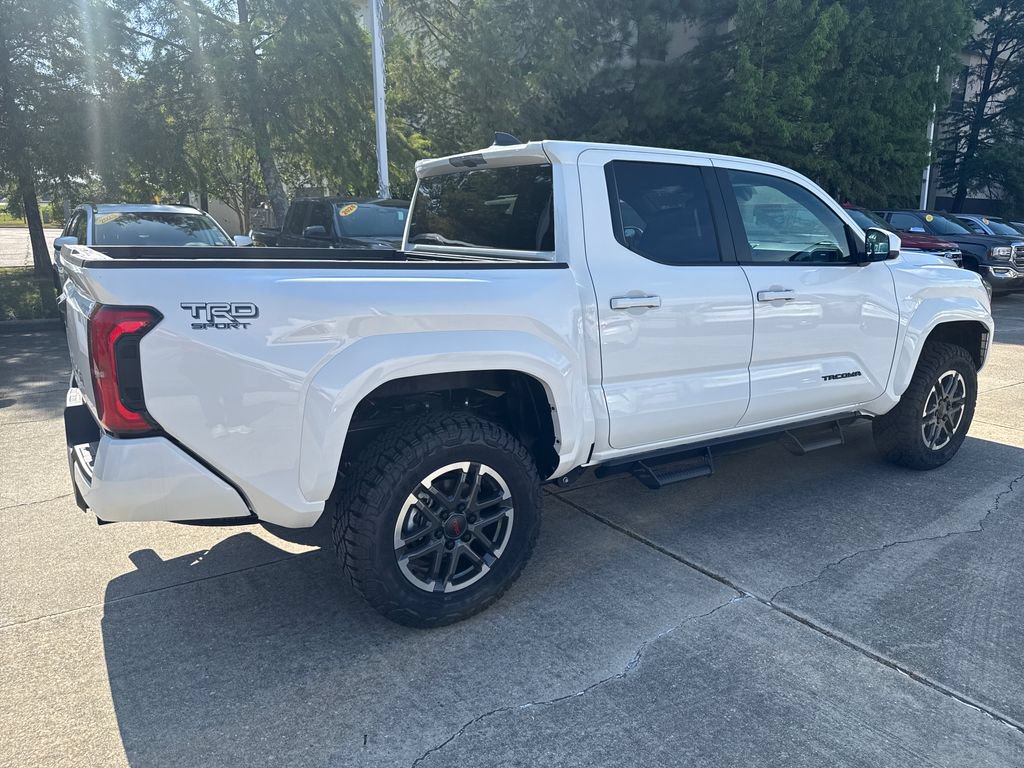 Used 2025 Toyota Tacoma TRD Sport AWD/4WD image 7