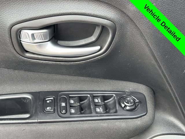 Used 2018 Jeep Renegade Latitude FWD image 10