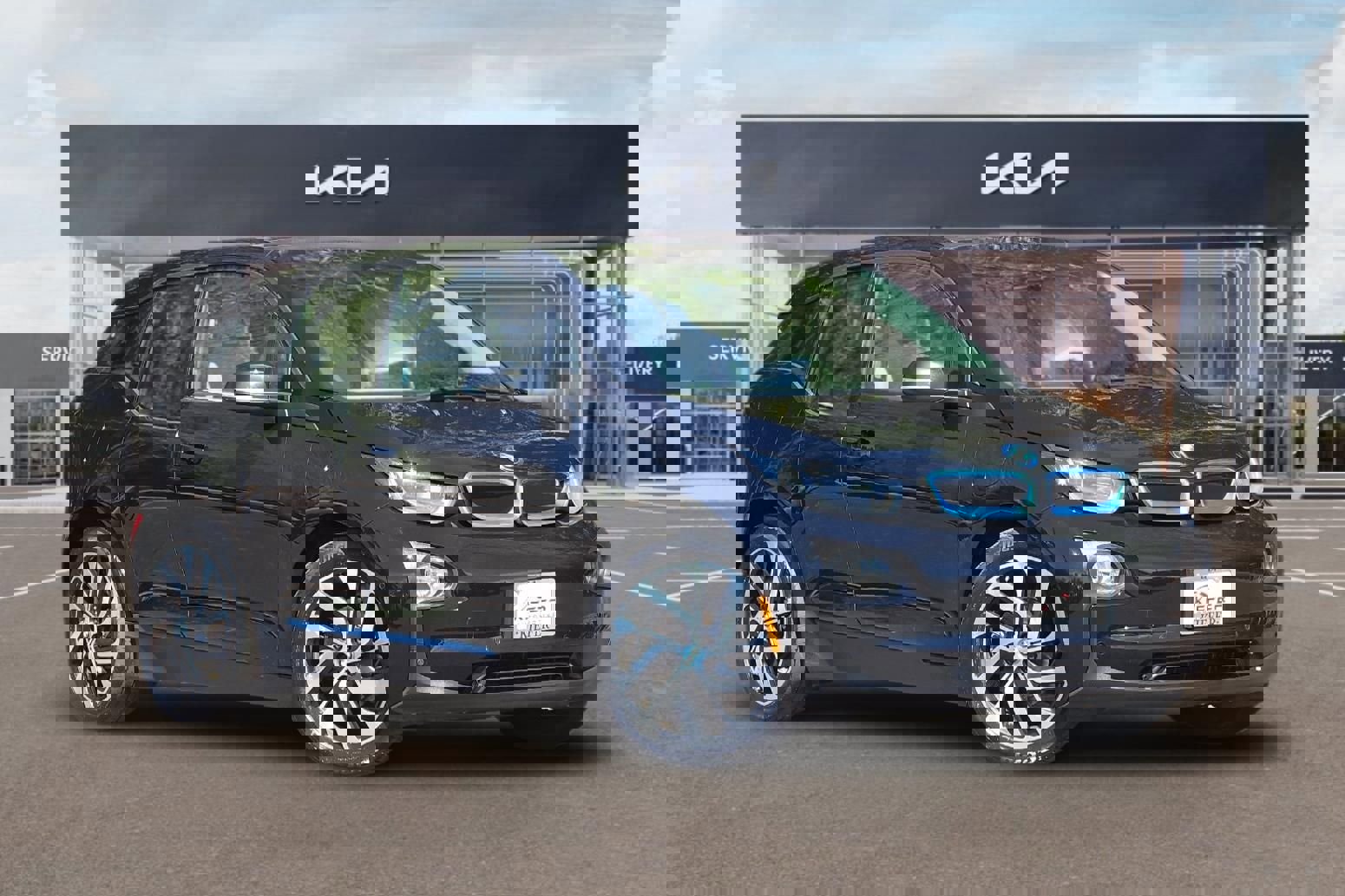 Used 2017 BMW i3 w/ Range Extender image 2