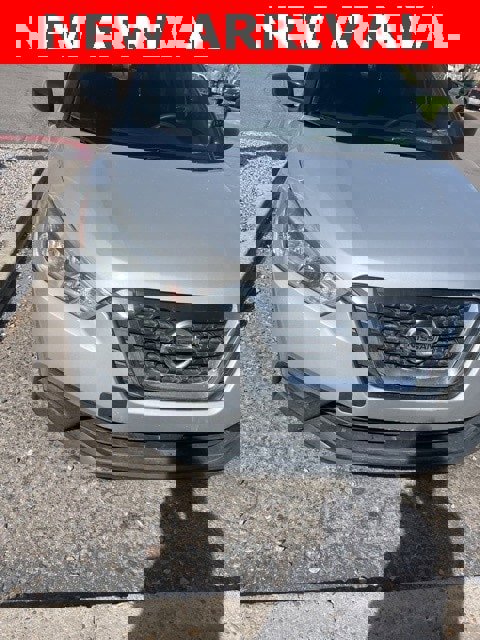 Used 2020 Nissan Kicks S image 1