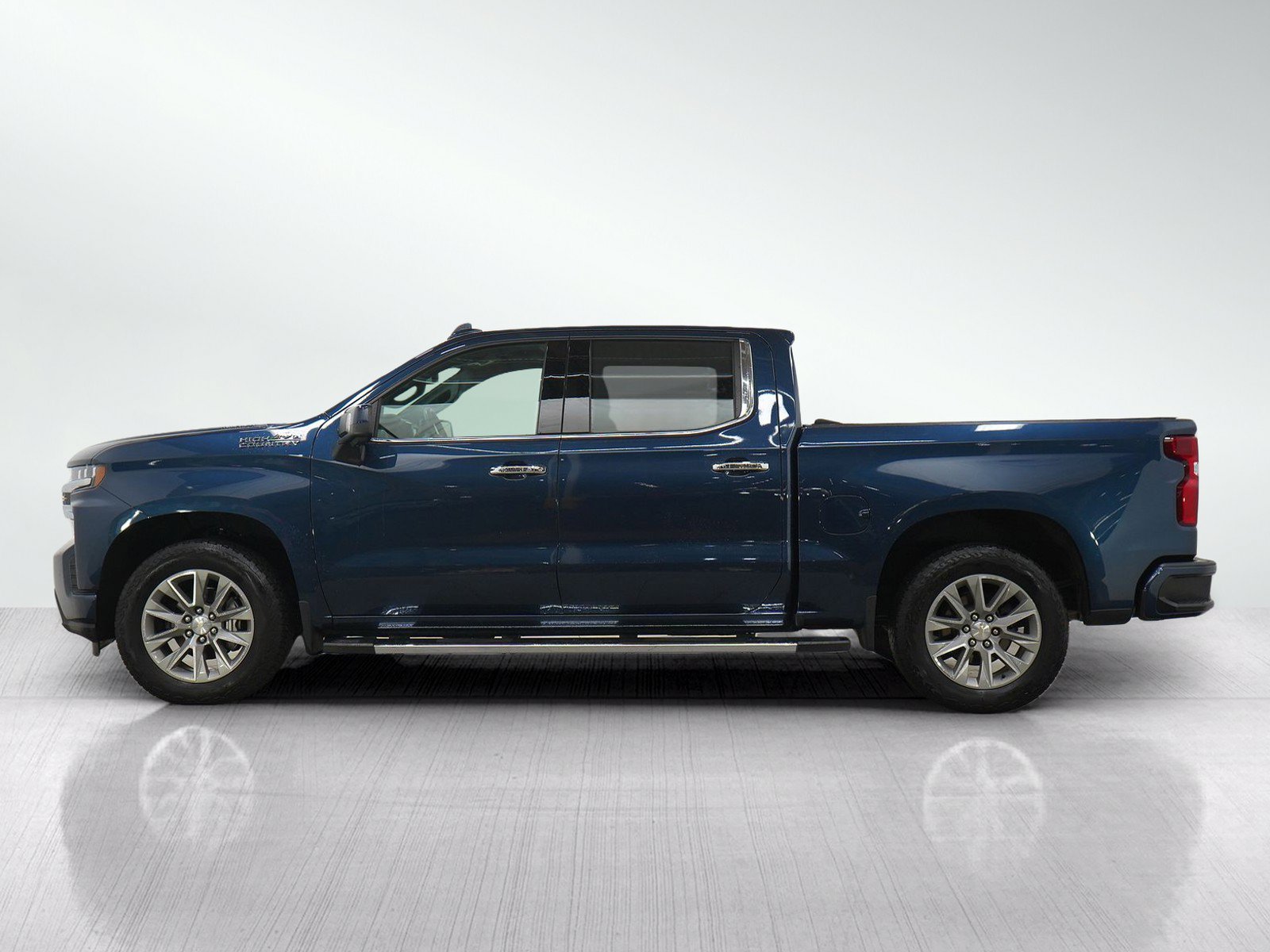 Used 2022 Chevrolet Silverado 1500 High Country w/ Safety Package II AWD/4WD image 2
