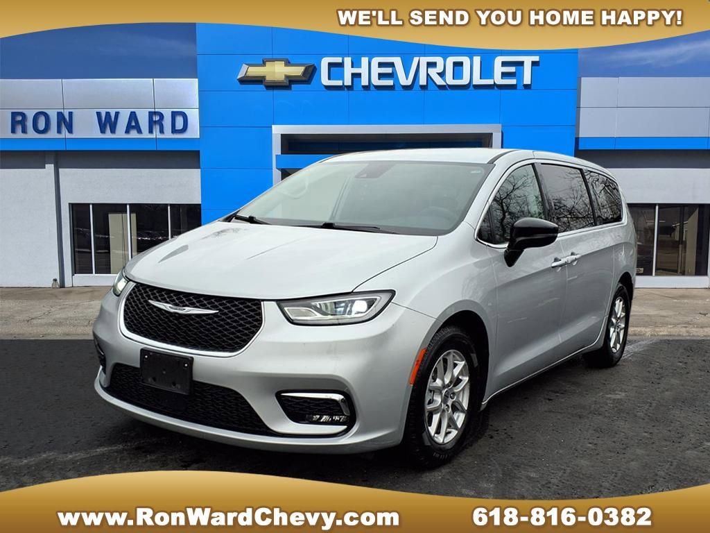 Used 2024 Chrysler Pacifica Touring-L image 1