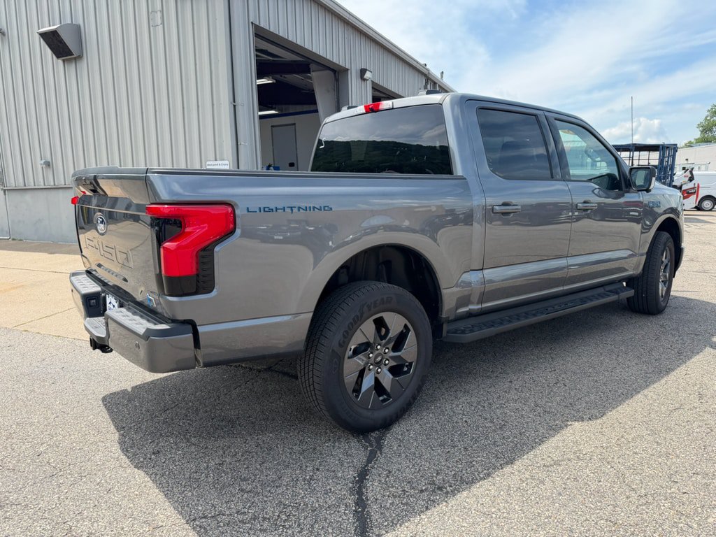 Used 2025 Ford F150 Lightning Flash AWD/4WD image 4