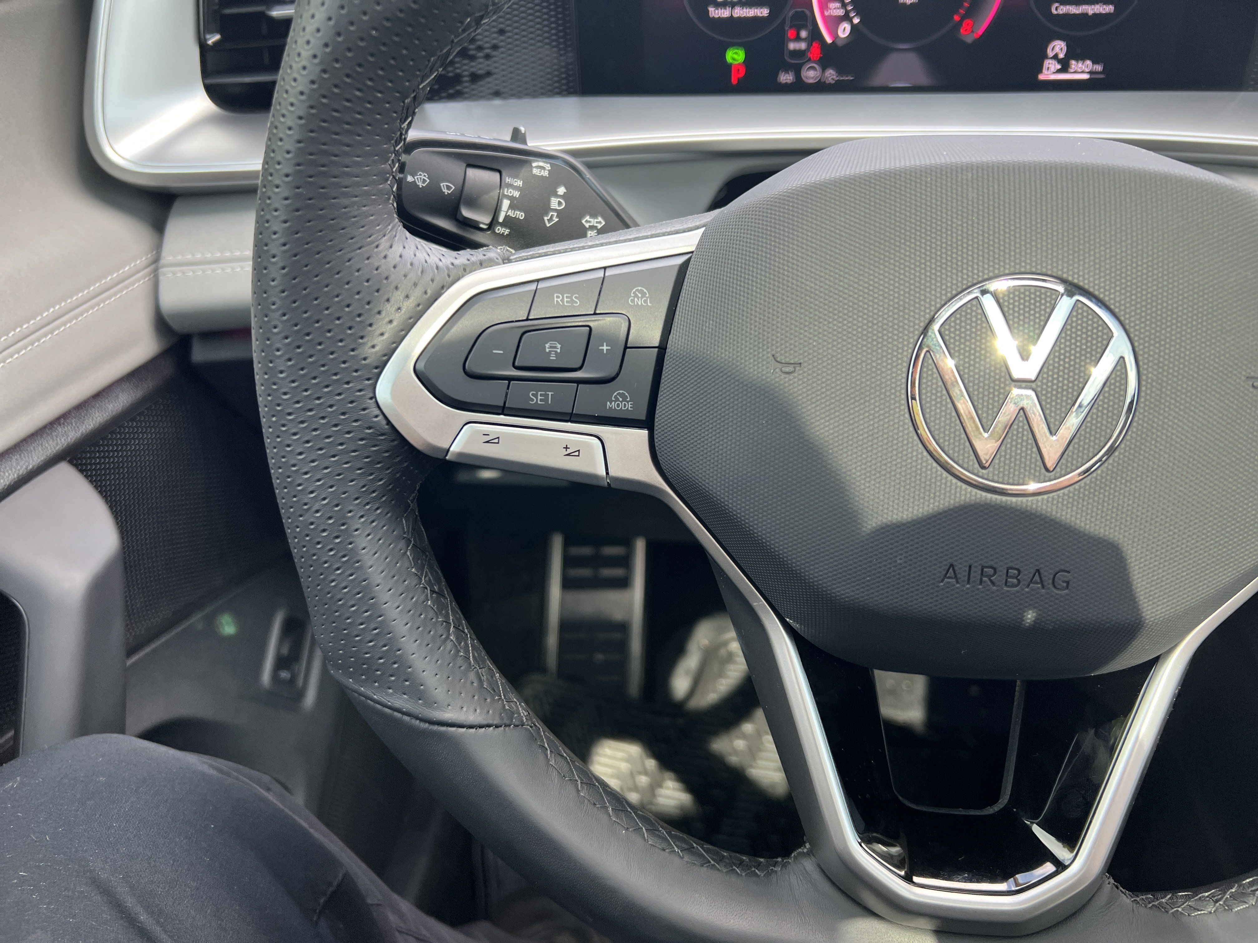 Certified 2026 Volkswagen Tiguan SE R-Line FWD image 15