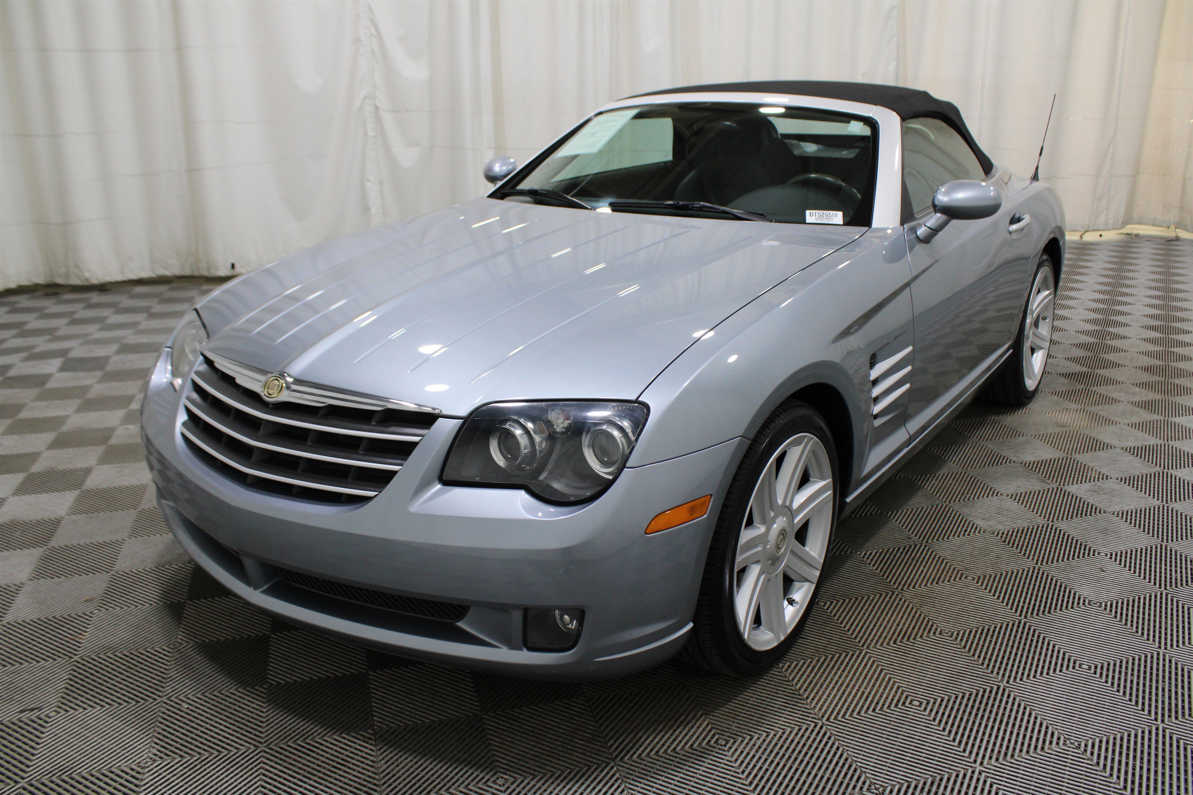 Used 2005 Chrysler Crossfire Limited image 25