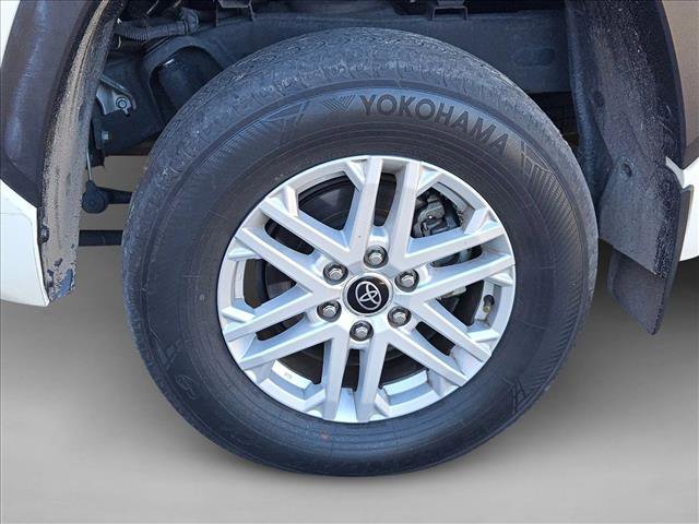 Used 2022 Toyota Tundra SR5 w/ SR5 Convenience Package image 5