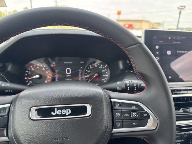 Used 2025 Jeep Compass Trailhawk image 14