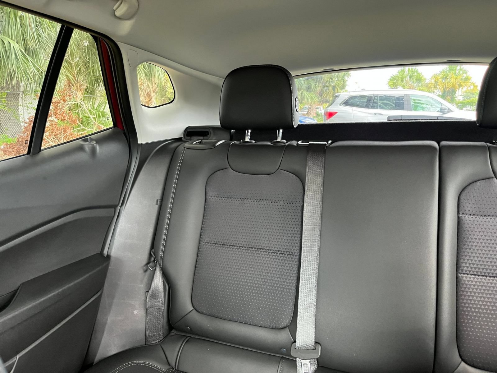 Used 2025 Chevrolet Trax LT FWD image 36