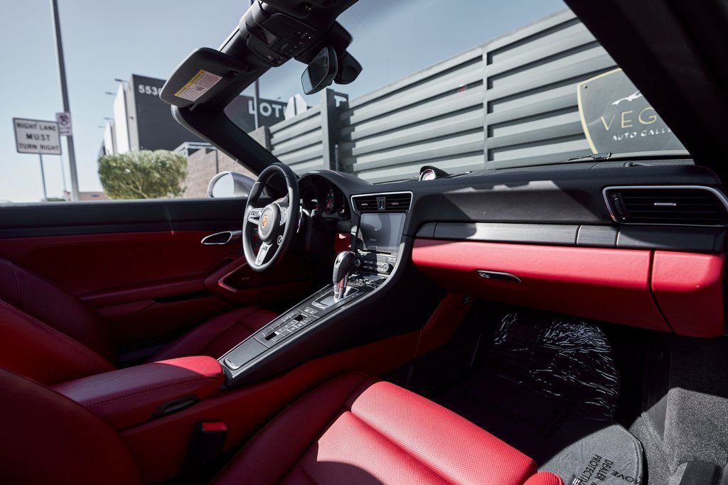 Used 2019 Porsche 911 Carrera GTS image 32