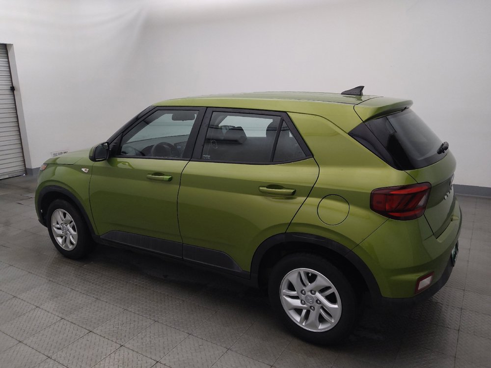Used 2021 Hyundai Venue SE FWD image 3