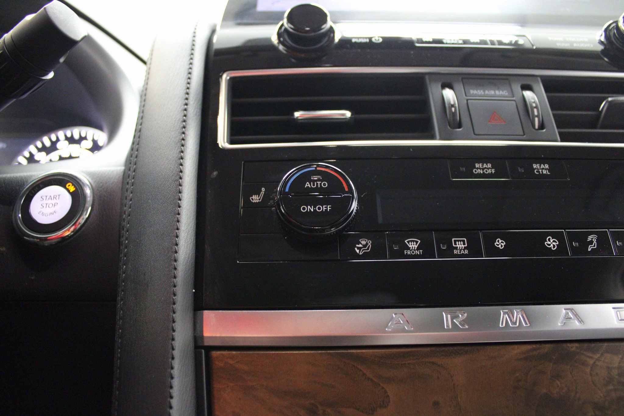 Used 2024 Nissan Armada SL image 44