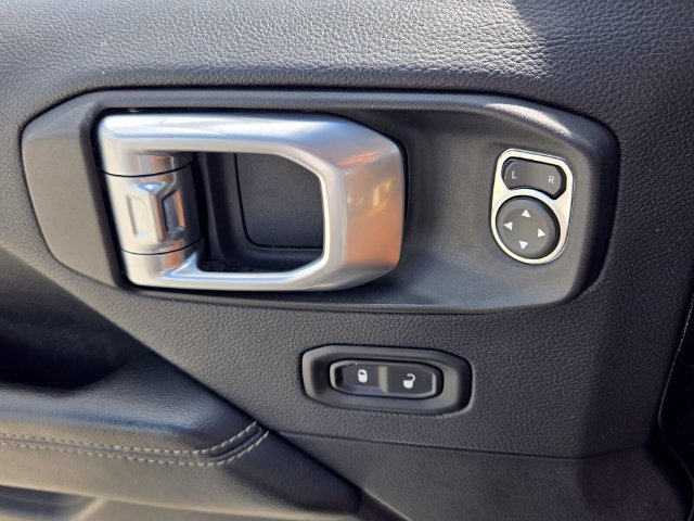 Used 2019 Jeep Wrangler Unlimited Sahara w/ Safety Group AWD/4WD image 32