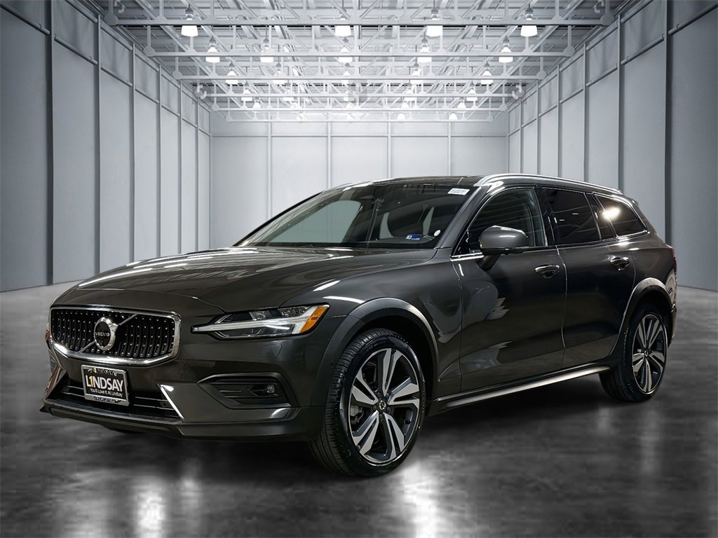 Used 2023 Volvo V60 B5 Cross Country Plus w/ Climate Package image 1